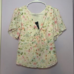 NEW WITH TAGS Abercrombie Floral Top Size M